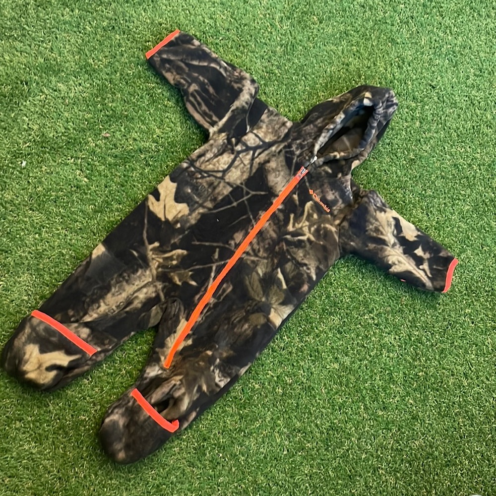 Columbia infant/ baby snow suit. Used a few times. Size 6-12 months.